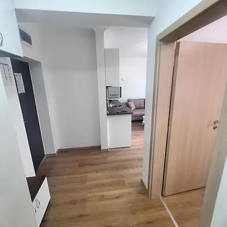 дани Apartament *